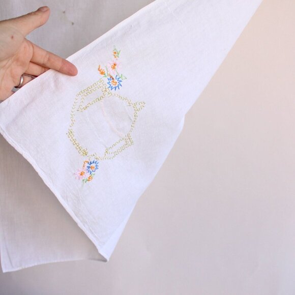 Vintage 1950s Tablecloth Or Kitchen Towel with Cross-stitch Teapot Embroidery - Picture 8 of 10